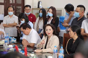 Vợ chồng ông Dũng ‘lò vôi’ tố ‘thần y’ trục lợi hơn 150 tỉ