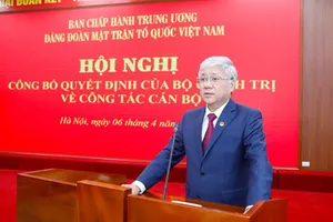 Bí thư Trung ương Đảng, Bí thư Đảng đoàn MTTQ Việt Nam Đỗ Văn Chiến phát biểu tại Hội nghị. Ảnh: VGP