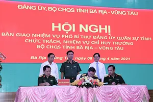 Lễ bàn giao nhiệm vụ Phó bí thư Đảng ủy Quân sự tỉnh; chức trách nhiệm vụ Chỉ huy trưởng Bộ Chỉ huy Quân sự tỉnh Bà Rịa – Vũng Tàu. Ảnh: VGP