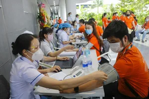 Chính thức: Chính phủ đồng ý mua 30 triệu liều vaccine AZD1222