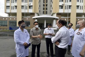 Phó Thủ tướng Vũ Đức Đam kiểm tra công tác phòng dịch tại TP.HCM