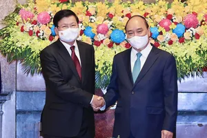 Chủ tịch nước Nguyễn Xuân Phúc lên đường thăm hữu nghị chính thức Lào