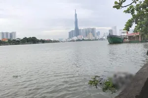 Đi tập thể dục, tá hỏa phát hiện thi thể trôi trên sông Sài Gòn