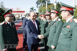 Chủ tịch nước Nguyễn Xuân Phúc thăm Bộ Tư lệnh Quân khu 5