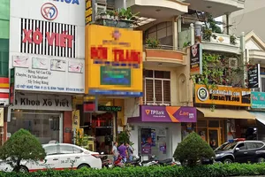 Tiệm vàng bị cướp đập tủ kính, lấy tài sản ở Bình Thạnh