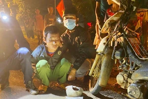 Công an phát hiện 2 khẩu súng khi bắt kẻ buôn ma túy