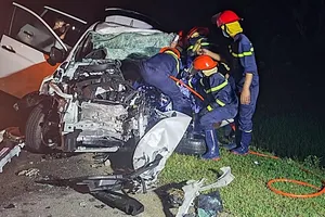 Lái ô tô mới mua chở bạn đi chơi, ba người thương vong