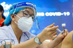 Đề xuất tăng phụ cấp lên 100% cho nhân viên y tế