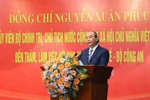 Chủ tịch nước Nguyễn Xuân Phúc thăm, làm việc tại Cục An ninh kinh tế của Bộ Công an