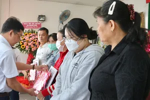 Tuyên dương 128 hộ dân đồng thuận giải phóng mặt bằng dự án cầu Long Kiểng