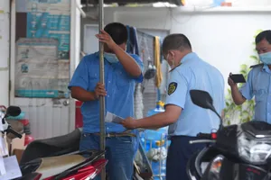 Kiểm tra hàng loạt cây xăng treo biển tạm ngưng bán