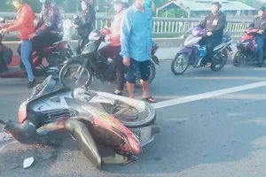 Nữ công nhân trên đường đi làm, bị xe container cán tử vong