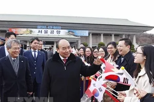 Chủ tịch nước Nguyễn Xuân Phúc gặp gỡ cộng đồng người Việt tại Hàn Quốc