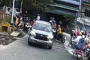 Công an Bình Thạnh khởi tố nhóm học sinh chặn đường chém bạn