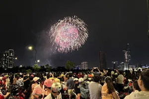 TP.HCM cấm xe nhiều tuyến đường để phục vụ chương trình bắn pháo hoa tối 2-9