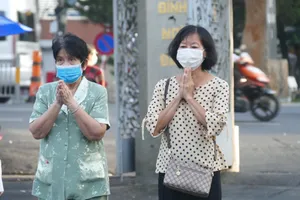 Hàng nghìn người ở TP.HCM đi chùa ngày rằm tháng Giêng