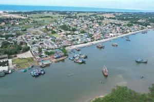 'Cùng ngư dân thắp sáng đèn trên biển' đến với Quảng Trị