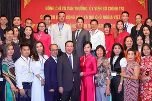 Chủ tịch nước cùng Phu nhân gặp gỡ kiều bào tại Áo và châu Âu