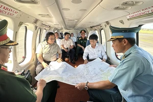 Thủ tướng thị sát tình hình sạt lở ven biển vùng Đồng bằng sông Cửu Long