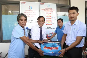 Toàn cảnh Chương trình Cùng ngư dân thắp sáng đèn trên biển tại Phú Yên