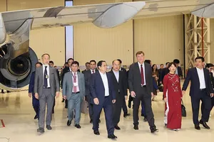 Thủ tướng thăm Tập đoàn Hàng không Vũ trụ lớn thứ 3 thế giới