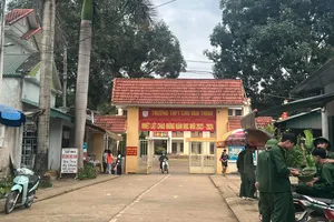 Tạm giữ nhân viên bếp nghi bỏ độc vào thức ăn của học sinh