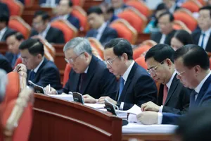 Chủ tịch nước Võ Văn Thưởng điều hành thảo luận ngày làm việc thứ ba Hội nghị Trung ương 8