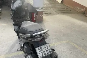 Tìm người liên quan vụ 1 người ở TP.HCM say rượu nằm giữa đường