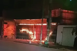 Hà Nội: Cháy cửa hàng gia dụng sau 3 ngày khai trương