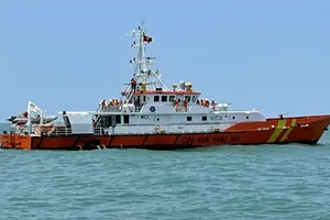 Cứu 14 ngư dân chìm tàu cách bờ biển Vũng Tàu 206 hải lý
