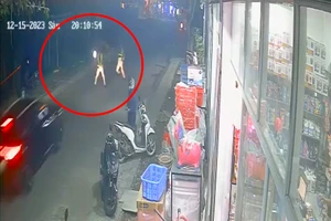 2 CSGT bị ô tô tông thẳng vào người khi đang kiểm tra nồng độ cồn