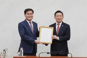 Điều động, bổ nhiệm cán bộ chủ chốt tại nhiều bộ, ngành, địa phương