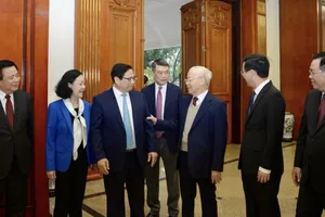 Tổng Bí thư Nguyễn Phú Trọng cùng lãnh đạo Đảng, Nhà nước và các thành viên Tiểu ban Văn kiện Đại hội XIV của Đảng tham dự phiên họp.