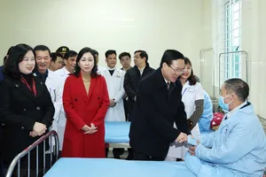 Chủ tịch nước: Một lời của bác sĩ, y tá là sự động viên rất lớn với người bệnh
