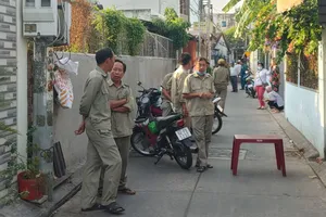 Phát hiện người đàn ông chết trong tư thế treo cổ ở Long An