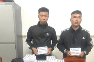 Từ tờ rơi 'hỗ trợ tài chính', bắt nhóm cho vay lãi nặng đến 240%/năm