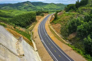 Thủ tướng chỉ đạo đầu tư sớm nhất các tuyến đường bộ cao tốc 2 làn xe