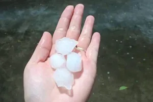 Hà Nội xuất hiện mưa đá