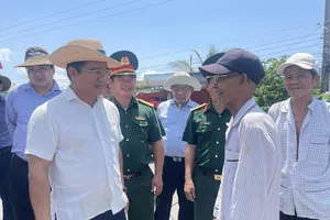Bí thư Tỉnh ủy Long An thăm, hỏi động viên người dân vùng hạn mặn