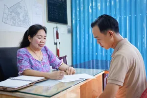 Sau sắp xếp khu phố, ấp, người dân TP.HCM có cần trình giấy tờ chứng minh?