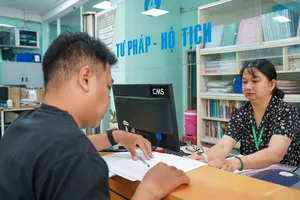 Chính phủ có chỉ đạo về luân chuyển cán bộ, tiền lương