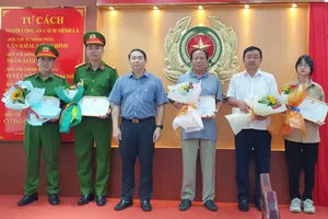 Thiếu nữ cùng hai người đàn ông bắt cướp giật ở Gò Vấp được khen thưởng