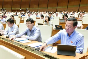 Quốc hội điều chỉnh chương trình họp, bàn công tác nhân sự, cải cách tiền lương