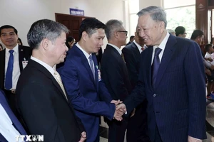 Chủ tịch nước Tô Lâm tặng Tổng hội người Việt Nam tại Lào 10.000 USD 