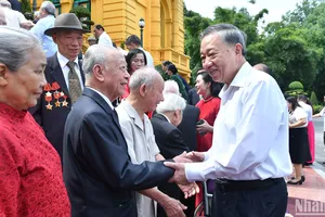 Tổng Bí thư, Chủ tịch nước Tô Lâm gặp mặt cán bộ từng phục vụ, bảo vệ Bác Hồ