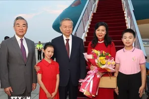 Tổng Bí thư, Chủ tịch nước Tô Lâm và Phu nhân đã đến thủ đô Bắc Kinh