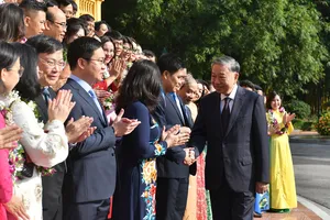 Tổng Bí thư, Chủ tịch nước: Sẽ nghiên cứu đổi mới chính sách tiền lương để cán bộ, viên chức yên tâm cống hiến