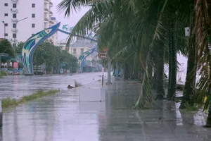 Thanh Hóa: Khách sạn, nhà hàng cửa đóng then cài trước giờ bão số 3 đổ bộ
