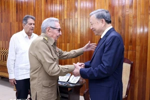 Đại tướng Raul Castro mong sẽ sớm sang thăm Việt Nam