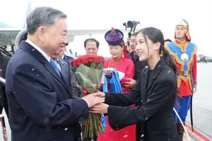 Tổng Bí thư, Chủ tịch nước Tô Lâm đến sân bay Thành Cát Tư Hãn, bắt đầu thăm cấp Nhà nước Mông Cổ